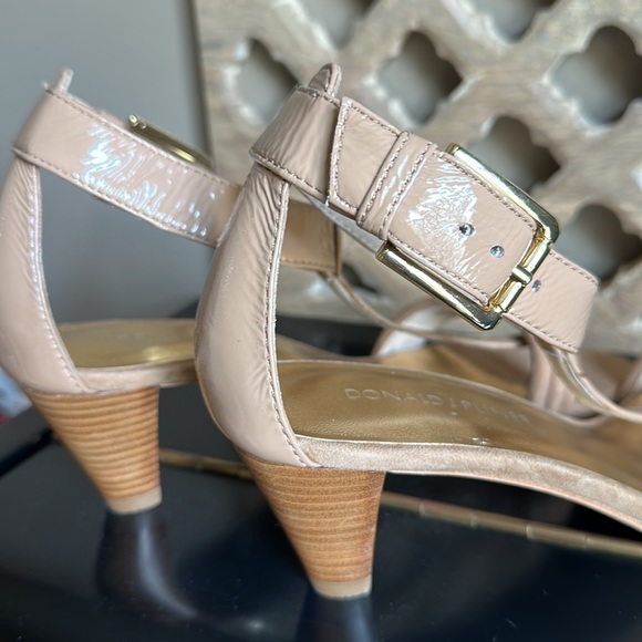 Donald J Pliner natural suede/patent sandal - Picture 4 of 8